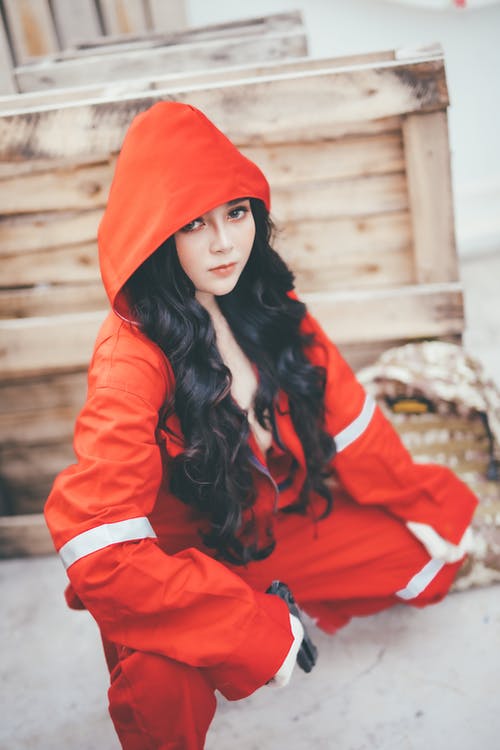 有关坐, 垂直拍摄, 女人的免费素材图片