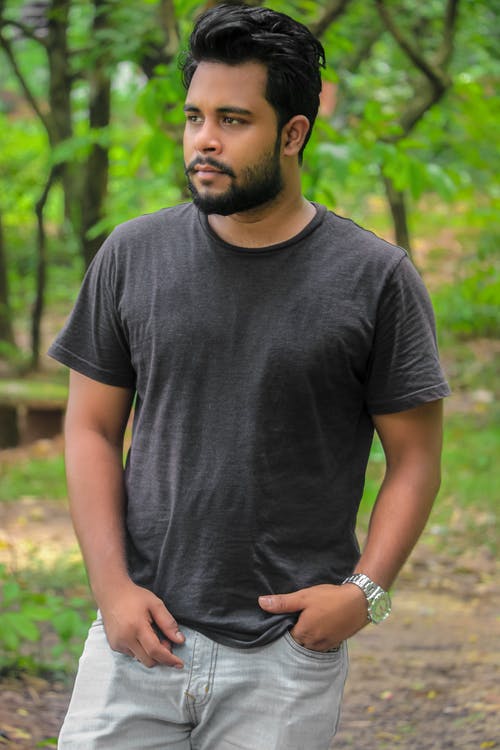 有关人, 圆领t恤, 摆姿势的免费素材图片