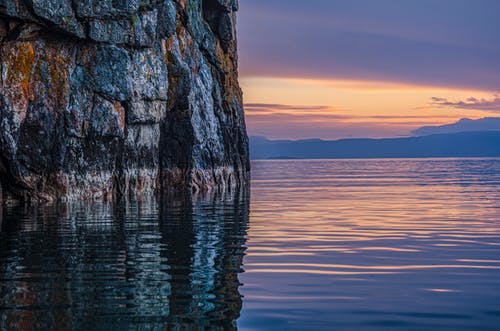 有关侵蚀, 反射, 夕阳的颜色的免费素材图片