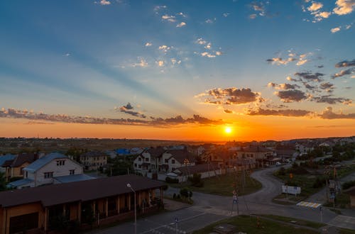 有关太阳, 房子, 日出的免费素材图片