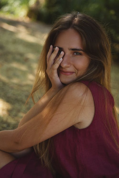 有关倾斜射击, 微笑, 手的免费素材图片