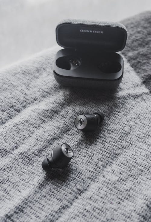 有关3C用品, 垂直拍摄, 无线技术的免费素材图片