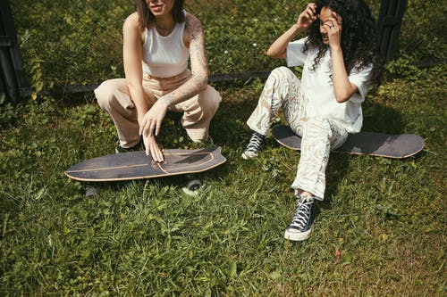 有关一起, 坐, 女性的免费素材图片