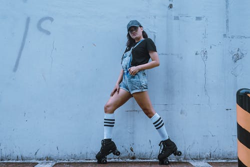 有关人, 女人, 溜冰者的免费素材图片