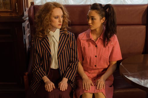 有关80年代, 坐, 垂直拍摄的免费素材图片