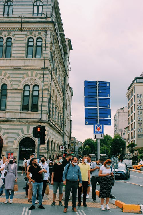 有关垂直拍摄, 新常态, 步行的免费素材图片