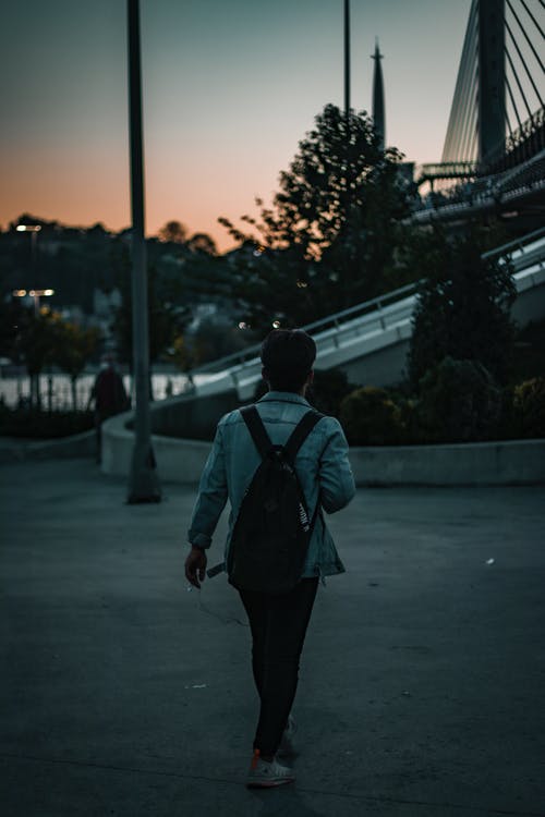 有关人, 垂直拍摄, 後视图的免费素材图片