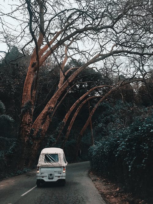 有关动车, 垂直拍摄, 户外的免费素材图片