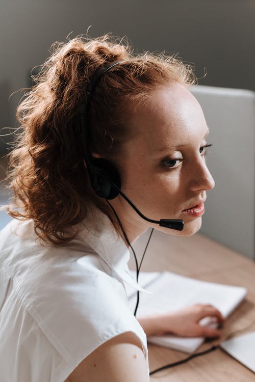 有关侧面轮廓, 垂直拍摄, 室内的免费素材图片