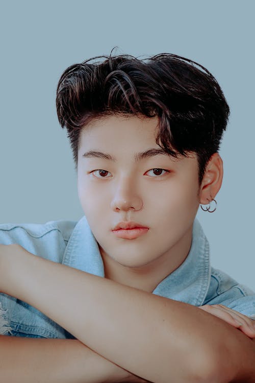 有关咖啡色头发的女人, 严肃, 好看的免费素材图片