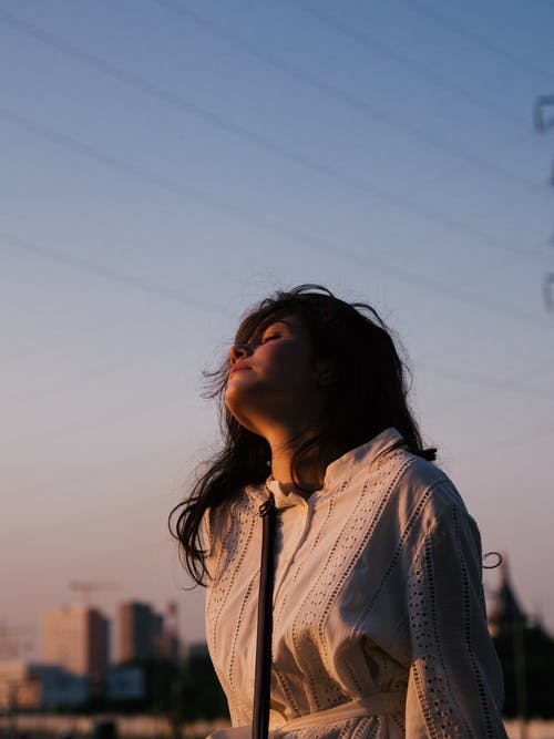 有关@户外, 垂直拍摄, 女人的免费素材图片