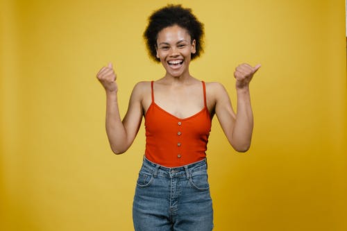 有关工作室拍摄, 微笑, 快乐的免费素材图片