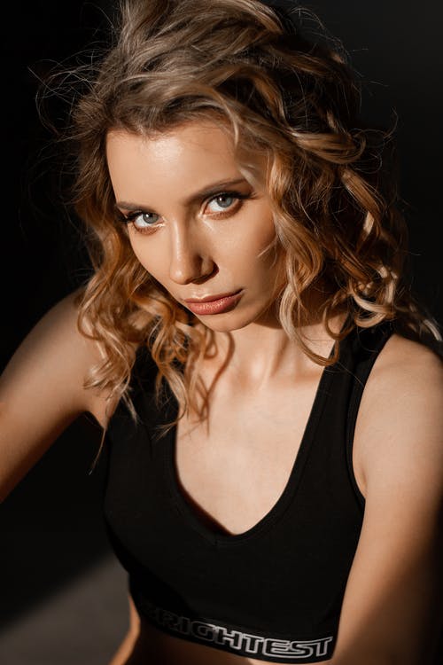 有关垂直拍摄, 女人, 模特儿的免费素材图片