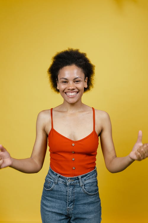 有关垂直拍摄, 工作室拍摄, 微笑的免费素材图片