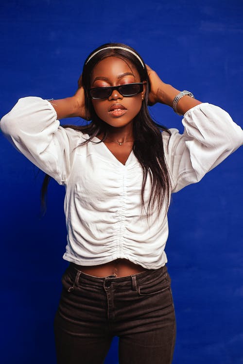 有关垂直拍摄, 墨镜, 女人的免费素材图片