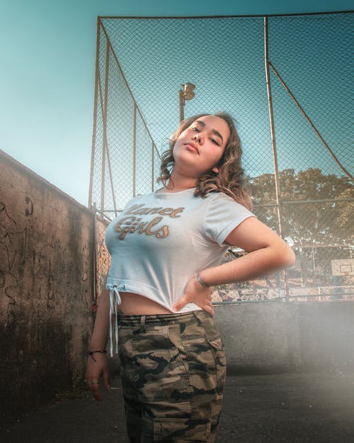 有关中空装, 垂直拍摄, 女人的免费素材图片