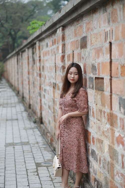 有关倚, 垂直拍摄, 女人的免费素材图片