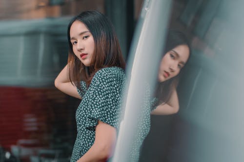 有关倚, 女人, 摆姿势的免费素材图片