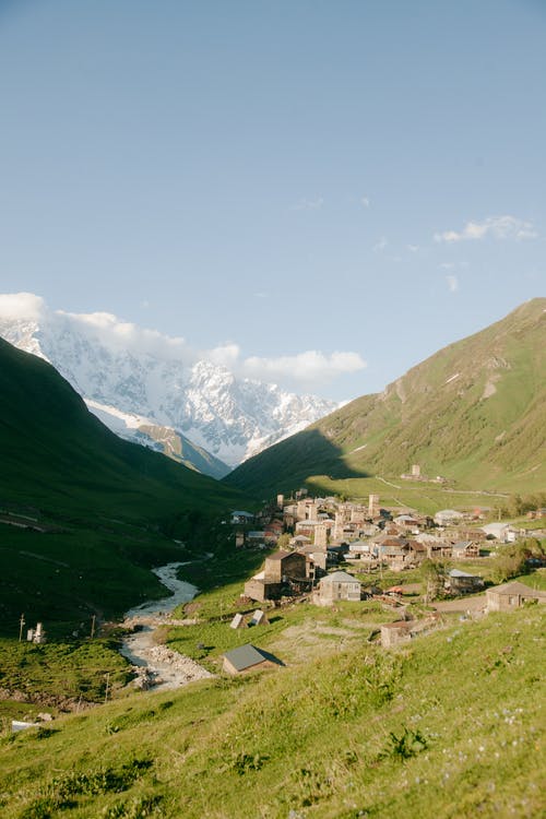 有关垂直拍摄, 山, 山谷的免费素材图片