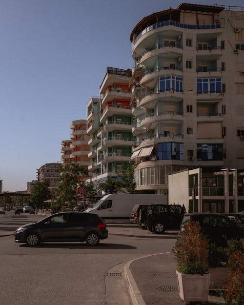 有关垂直拍摄, 建筑, 汽车的免费素材图片