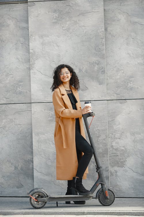 有关垂直拍摄, 大衣, 女人的免费素材图片