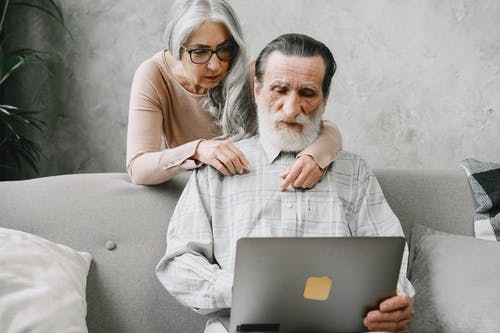 有关人, 在家, 坐的免费素材图片