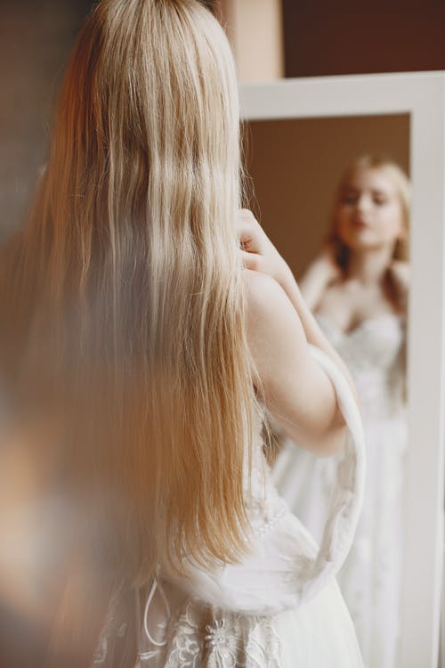 有关优雅, 垂直拍摄, 女人的免费素材图片