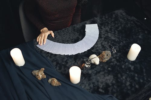 有关手, 打牌, 明察秋毫的免费素材图片