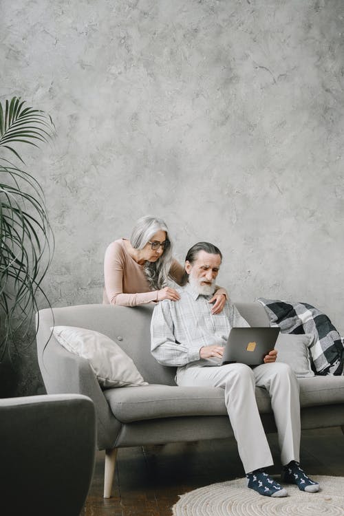 有关人, 在家, 坐的免费素材图片