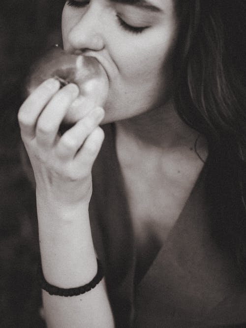 有关吃, 垂直拍摄, 女人的免费素材图片