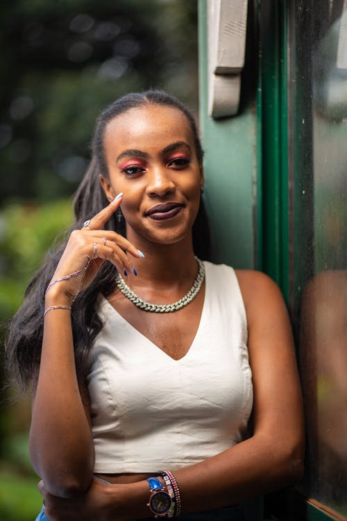 有关倚, 垂直拍摄, 女人的免费素材图片