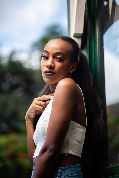 有关倚, 垂直拍摄, 女人的免费素材图片