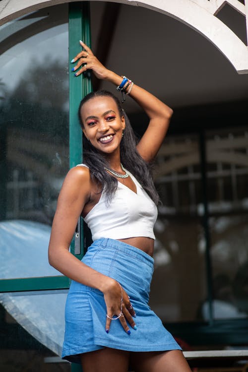 有关垂直拍摄, 女人, 摆姿势的免费素材图片