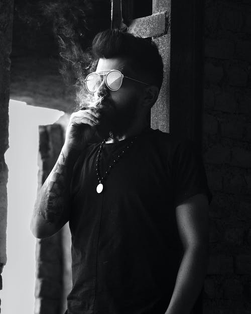 有关人, 單色, 垂直拍摄的免费素材图片