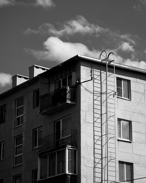 有关垂直拍摄, 建造, 灰阶的免费素材图片
