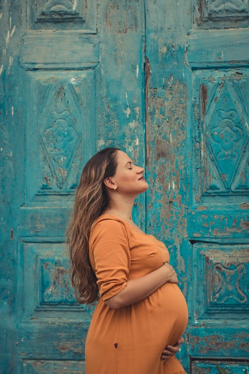 有关侧面图, 垂直拍摄, 女人的免费素材图片