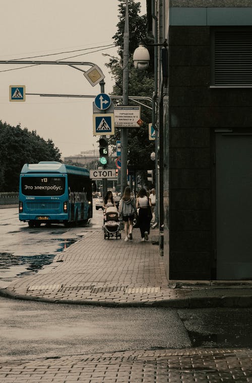 有关公车, 垂直拍摄, 湿的免费素材图片