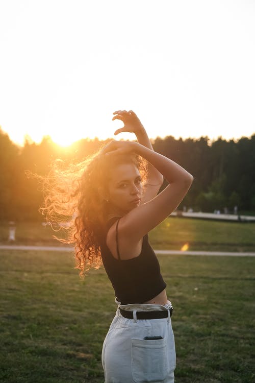 有关垂直拍摄, 女人, 年轻的免费素材图片