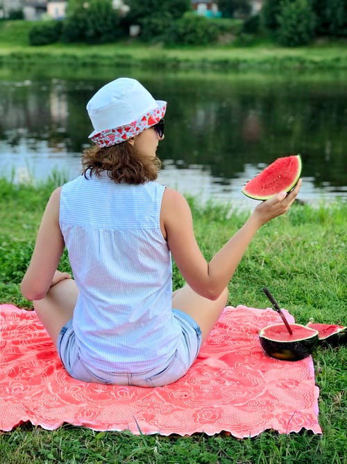 有关坐, 垂直拍摄, 後视图的免费素材图片