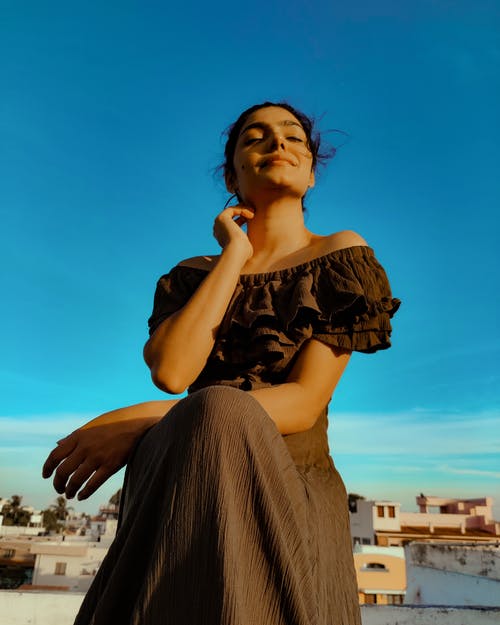 有关低角度拍摄, 垂直拍摄, 女人的免费素材图片