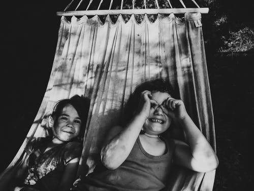 有关儿童, 友谊, 吊床的免费素材图片