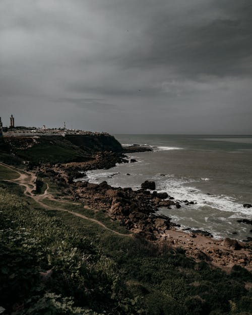 有关垂直拍摄, 天性, 岩石海岸的免费素材图片