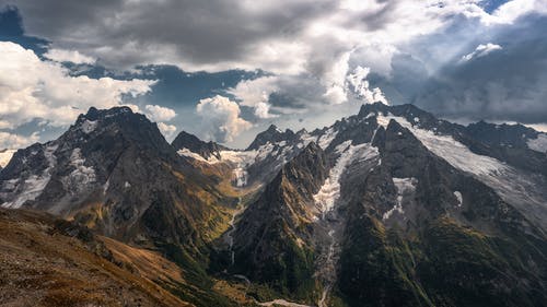 有关壮观, 山脉, 山顶的免费素材图片