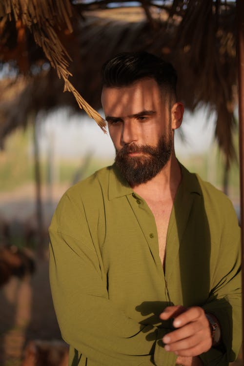 有关人, 向后滑动, 垂直拍摄的免费素材图片