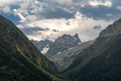 有关壮观, 山脉, 山谷的免费素材图片