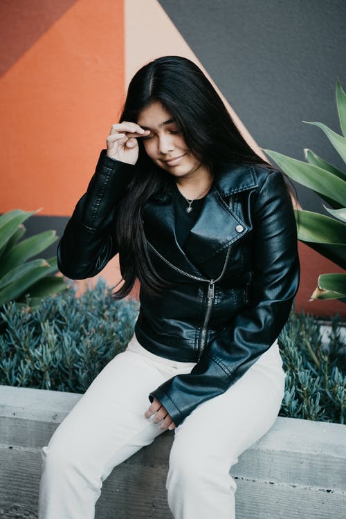 有关人, 坐, 垂直拍摄的免费素材图片