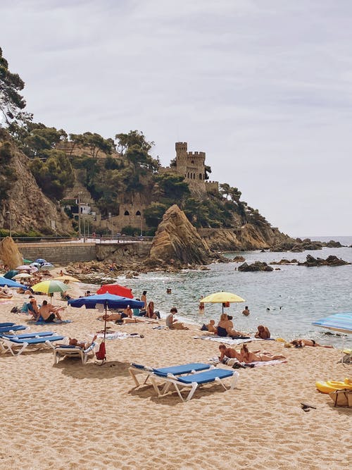 有关户外, 日光浴, 沙滩伞的免费素材图片