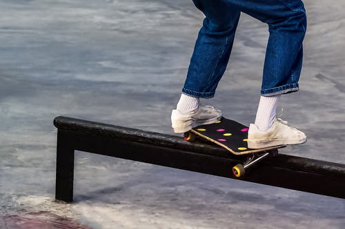 有关溜冰者, 滑板技巧, 滑板运动的免费素材图片