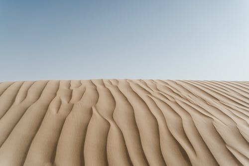 有关沙丘, 沙漠, 波纹图案的免费素材图片