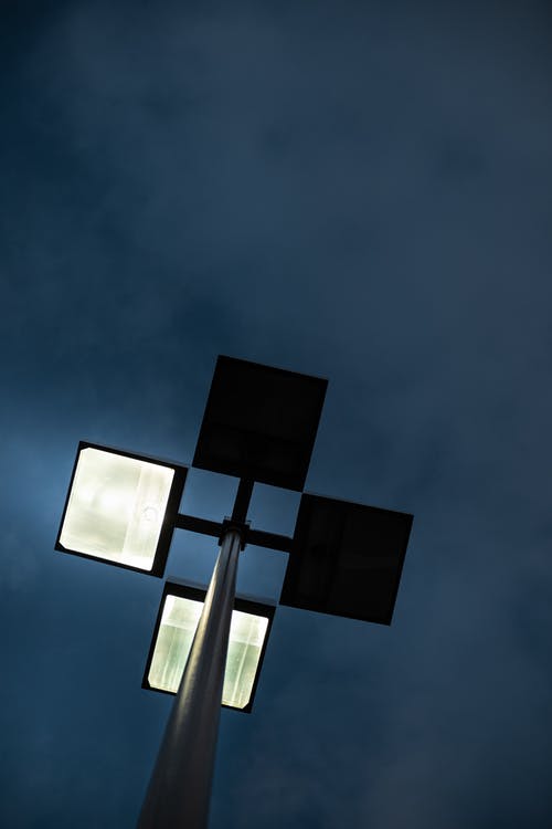 有关不完善的, 低角度拍摄, 垂直拍摄的免费素材图片